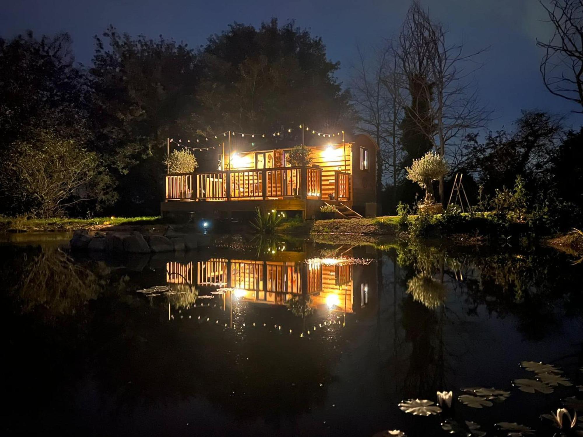 Rusty Duck Retreat Shepherds Hut Shedfield Exterior photo