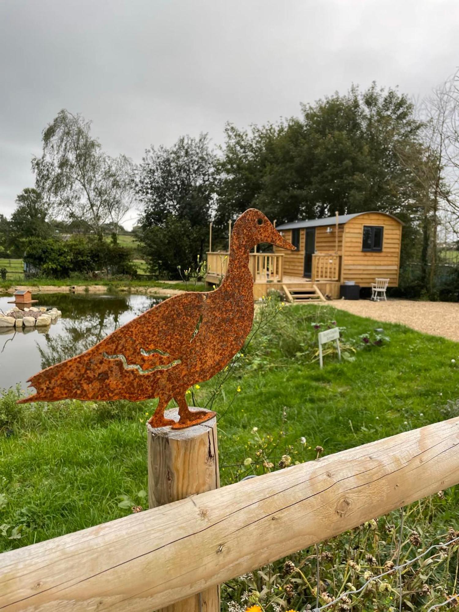 Rusty Duck Retreat Shepherds Hut Shedfield Exterior photo