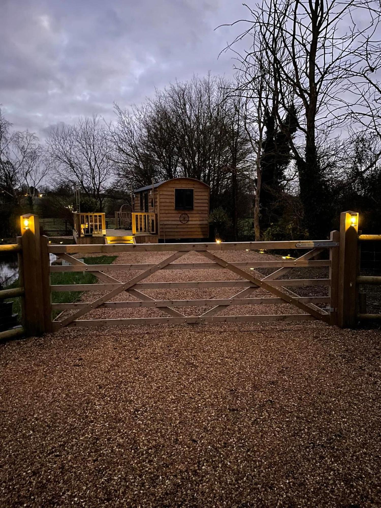 Rusty Duck Retreat Shepherds Hut Shedfield Exterior photo