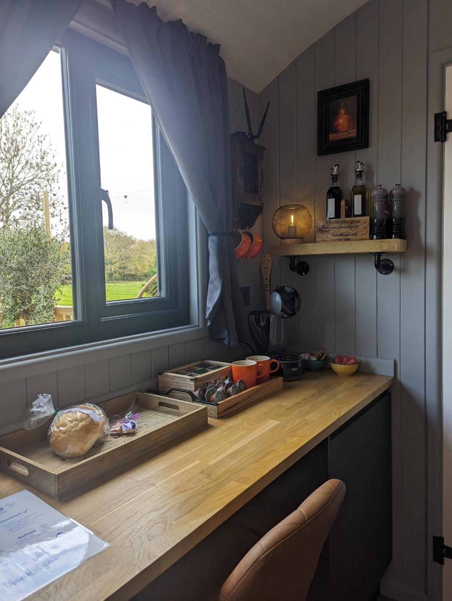 Rusty Duck Retreat Shepherds Hut Shedfield Exterior photo