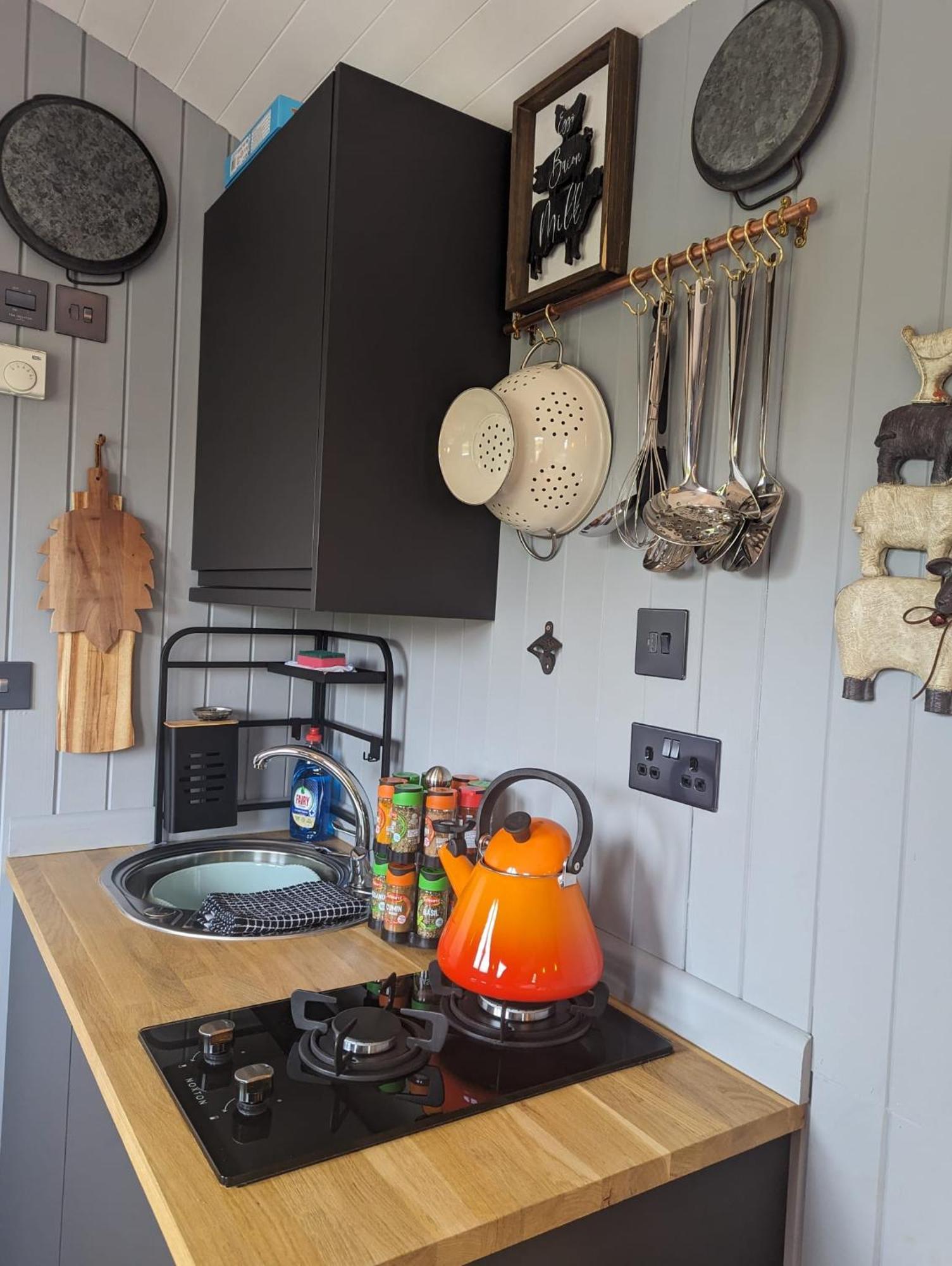 Rusty Duck Retreat Shepherds Hut Shedfield Exterior photo