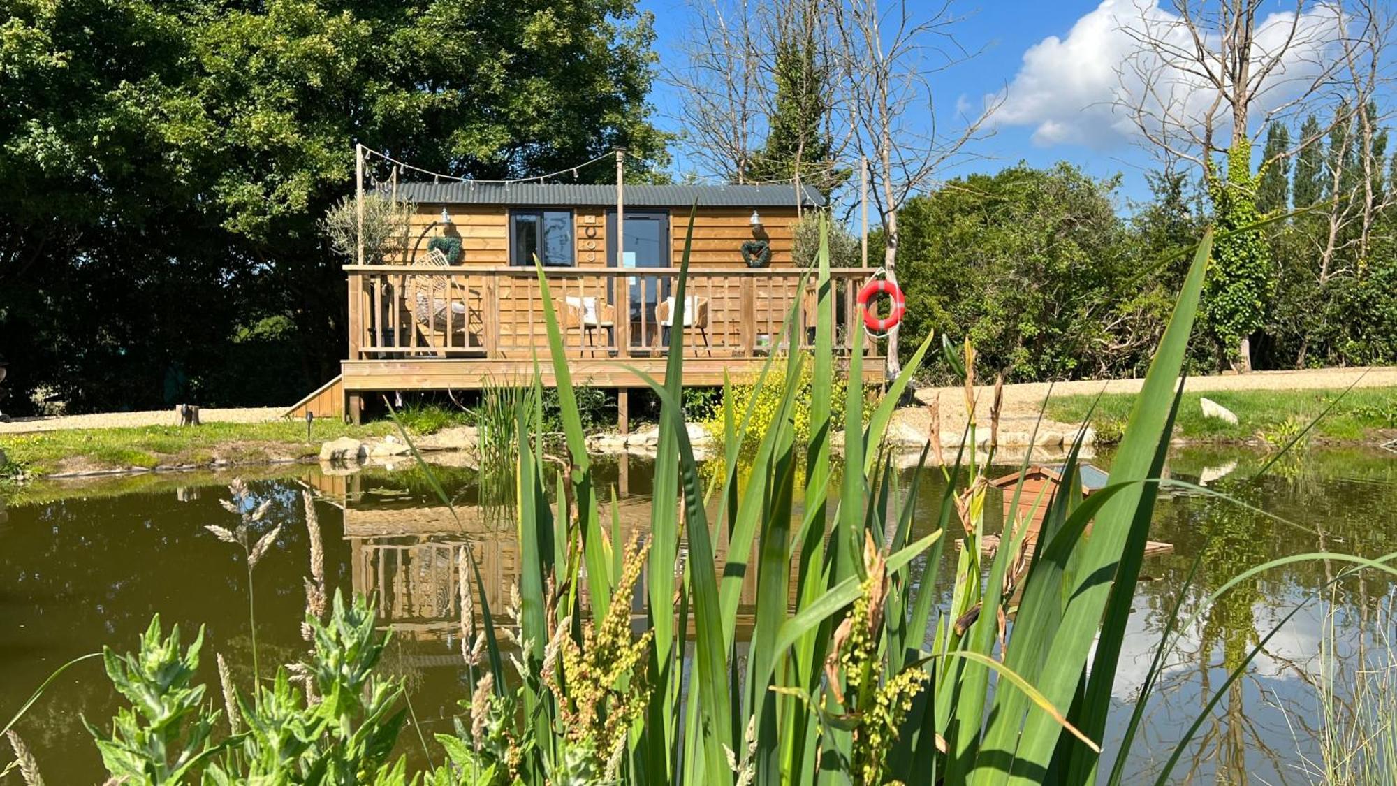 Rusty Duck Retreat Shepherds Hut Shedfield Exterior photo
